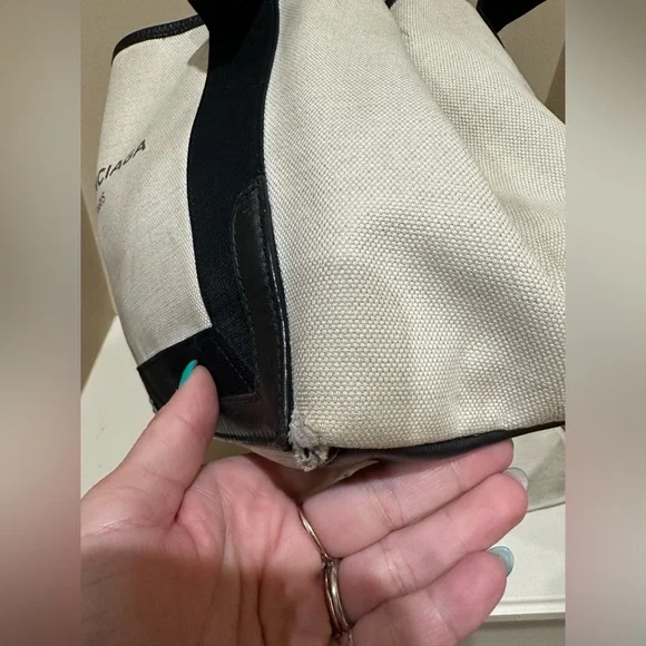 Balenciaga Cabas Black Tote w/pouch - Picture 5 of 14